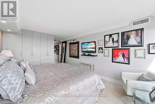 1608 - 7300 Yonge Street, Vaughan, ON - Indoor Photo Showing Bedroom