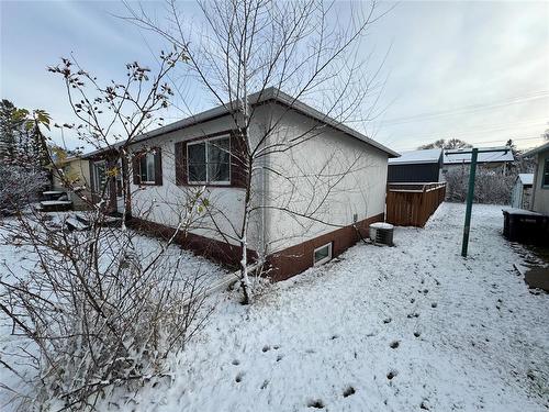 908 Lorne Avenue E, Brandon, MB - Outdoor