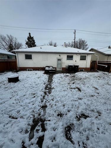 908 Lorne Avenue E, Brandon, MB - Outdoor