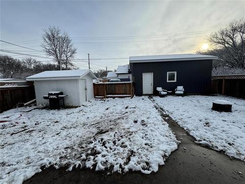 908 Lorne Avenue E, Brandon, MB - Outdoor