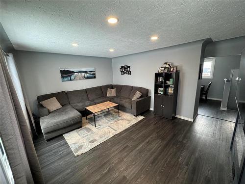 908 Lorne Avenue E, Brandon, MB - Indoor