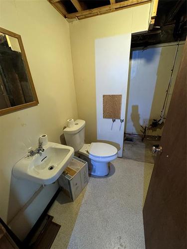 908 Lorne Avenue E, Brandon, MB - Indoor Photo Showing Bathroom