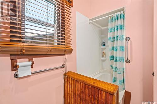 444 Grandview Street W, Moose Jaw, SK - Indoor Photo Showing Bathroom