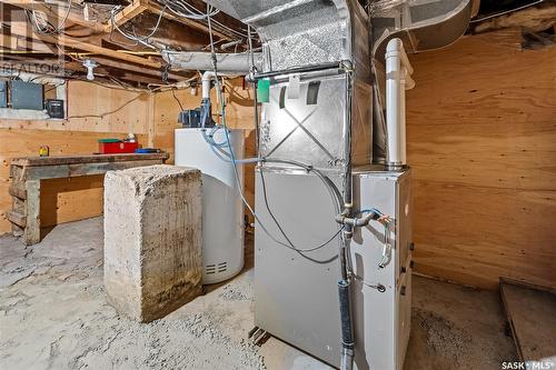 444 Grandview Street W, Moose Jaw, SK - Indoor Photo Showing Basement