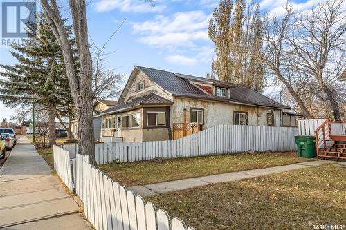 444 Grandview Street W, Moose Jaw, SK - Outdoor