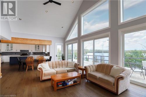 429 Fox Run Drive, Temagami, ON - Indoor Photo Showing Living Room