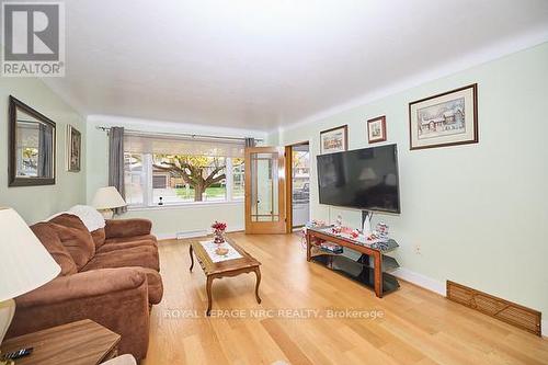 90 Richmond Street, Thorold (557 - Thorold Downtown), ON - Indoor Photo Showing Living Room