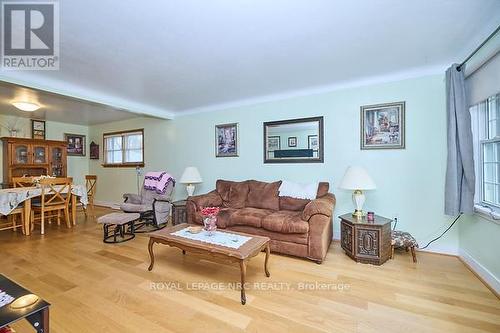 90 Richmond Street, Thorold (557 - Thorold Downtown), ON - Indoor Photo Showing Living Room