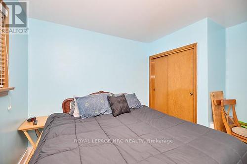 90 Richmond Street, Thorold (557 - Thorold Downtown), ON - Indoor Photo Showing Bedroom