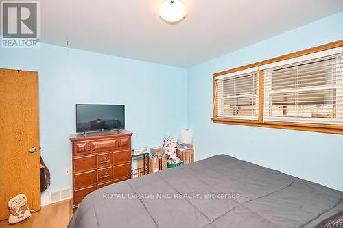 90 Richmond Street, Thorold (557 - Thorold Downtown), ON - Indoor Photo Showing Bedroom