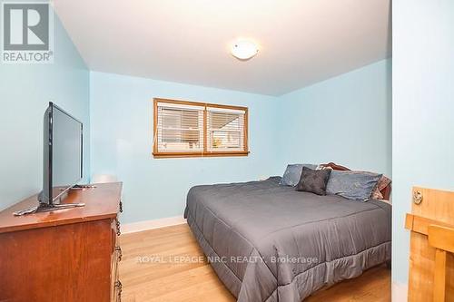 90 Richmond Street, Thorold (557 - Thorold Downtown), ON - Indoor Photo Showing Bedroom