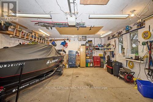 90 Richmond Street, Thorold (557 - Thorold Downtown), ON - Indoor Photo Showing Garage