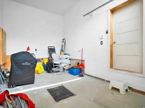 Garage - 3540 Rue Prince-Charles, Longueuil (Saint-Hubert), QC - Indoor Photo Showing Other Room