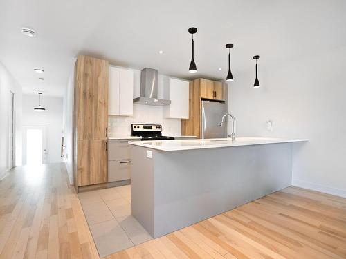 Kitchen - 3540 Rue Prince-Charles, Longueuil (Saint-Hubert), QC - Indoor Photo Showing Kitchen With Upgraded Kitchen