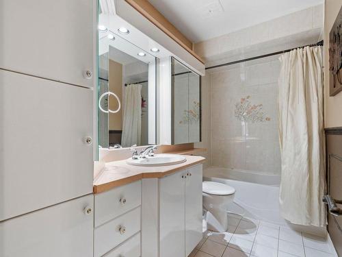 Salle de bains - 33 Rue Surrey, Dollard-Des-Ormeaux, QC - Indoor Photo Showing Bathroom