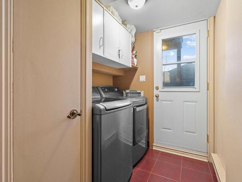 Salle de lavage - 33 Rue Surrey, Dollard-Des-Ormeaux, QC - Indoor Photo Showing Laundry Room