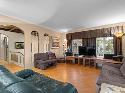 Salon - 33 Rue Surrey, Dollard-Des-Ormeaux, QC - Indoor Photo Showing Living Room