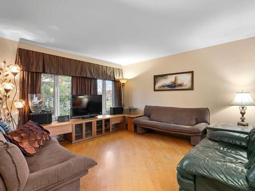 Salon - 33 Rue Surrey, Dollard-Des-Ormeaux, QC - Indoor Photo Showing Living Room