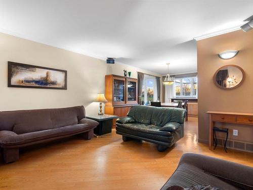 Salon - 33 Rue Surrey, Dollard-Des-Ormeaux, QC - Indoor Photo Showing Living Room