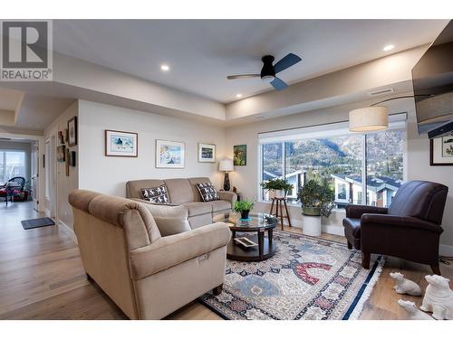 2161 Upper Sundance Drive Unit# 9, West Kelowna, BC - Indoor Photo Showing Living Room