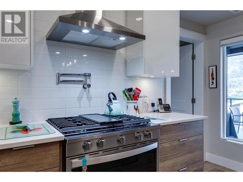 Chef's kitchen with loads of upgrades - 2161 Upper Sundance Drive Unit# 9, West Kelowna, BC - Indoor Photo Showing Kitchen With Upgraded Kitchen