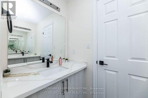 2079 Hallandale Street, Oshawa, ON - Indoor Photo Showing Bathroom