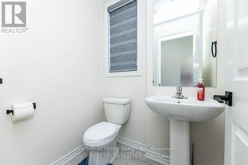 2079 Hallandale Street, Oshawa, ON - Indoor Photo Showing Bathroom