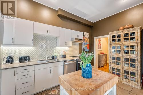 632 Woodbine Avenue, Toronto, ON - Indoor Photo Showing Kitchen With Upgraded Kitchen