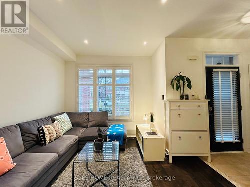 2893 Bur Oak Avenue, Markham, ON - Indoor Photo Showing Living Room