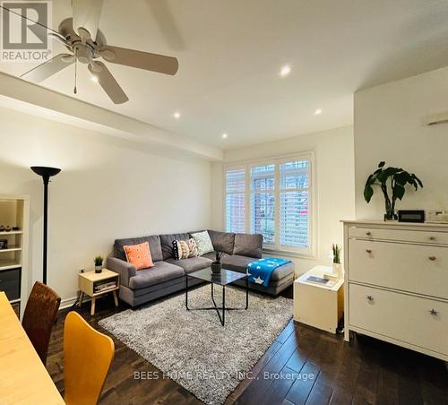 2893 Bur Oak Avenue, Markham, ON - Indoor Photo Showing Living Room