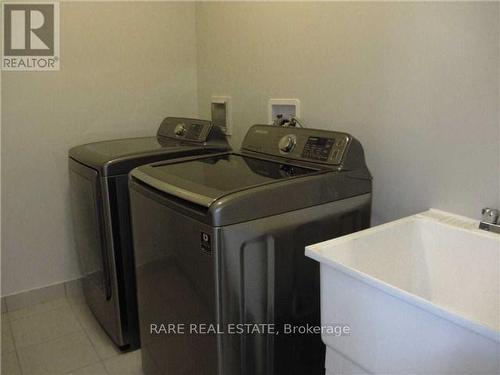 16 Plowman Lane, Richmond Hill, ON - Indoor Photo Showing Laundry Room