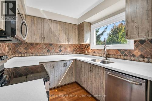 1 Gilbank Drive, Aurora, ON - Indoor Photo Showing Kitchen With Double Sink