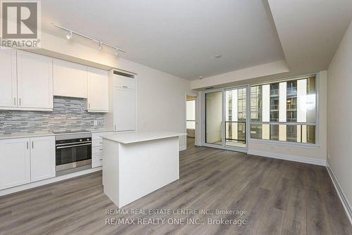 910 - 9075 Jane Street, Vaughan, ON - Indoor Photo Showing Kitchen