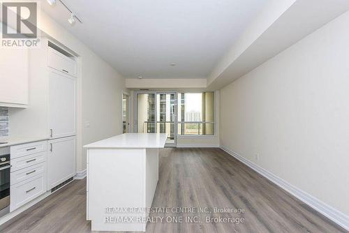 910 - 9075 Jane Street, Vaughan, ON - Indoor Photo Showing Kitchen