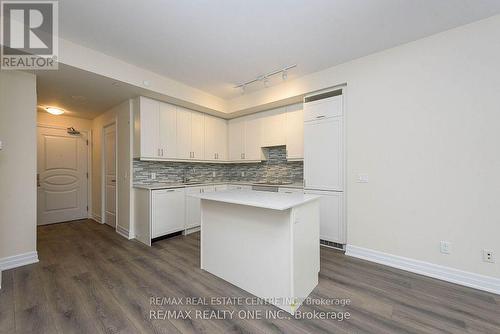 910 - 9075 Jane Street, Vaughan, ON - Indoor Photo Showing Kitchen