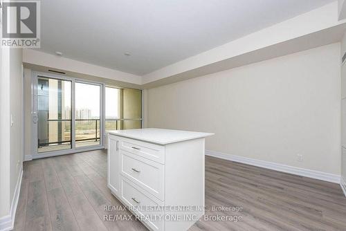 910 - 9075 Jane Street, Vaughan, ON - Indoor Photo Showing Other Room