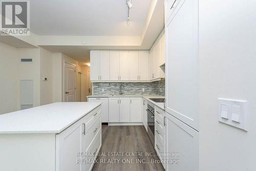 910 - 9075 Jane Street, Vaughan, ON - Indoor Photo Showing Kitchen