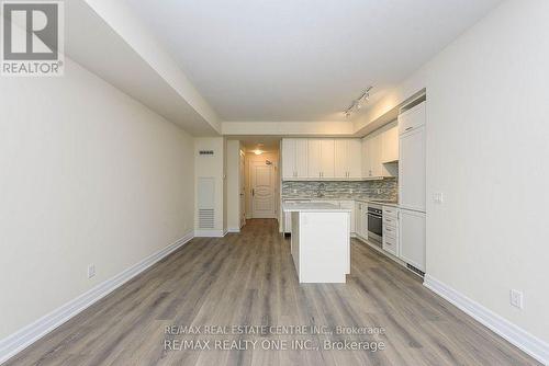 910 - 9075 Jane Street, Vaughan, ON - Indoor Photo Showing Kitchen