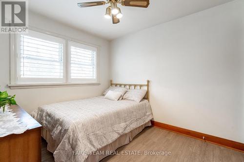 132 Rodney Street, Barrie, ON - Indoor Photo Showing Bedroom