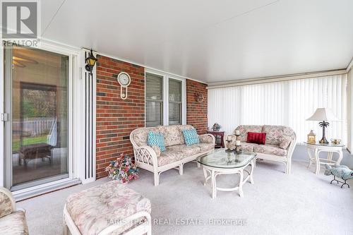 132 Rodney Street, Barrie, ON - Indoor Photo Showing Living Room