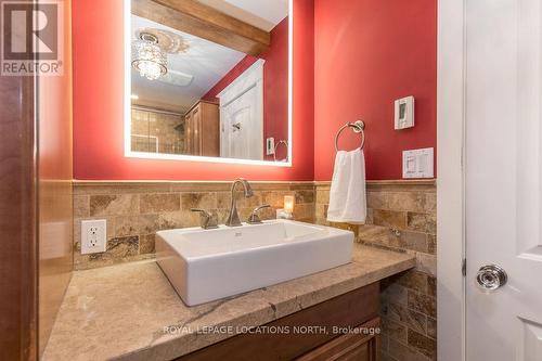 1 Erie Street, Clearview, ON - Indoor Photo Showing Bathroom