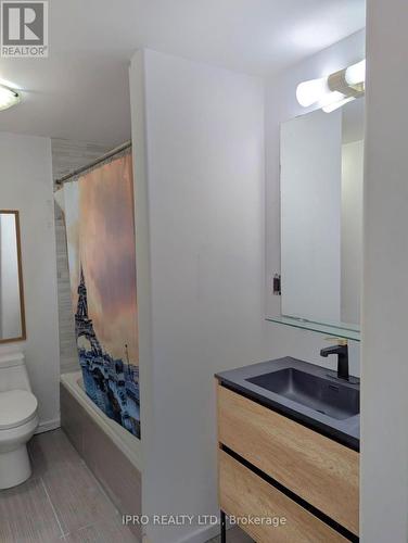 1046 Meredith Avenue, Mississauga, ON - Indoor Photo Showing Bathroom