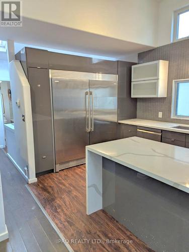 1046 Meredith Avenue, Mississauga, ON - Indoor Photo Showing Kitchen With Stainless Steel Kitchen