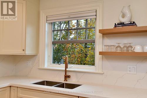 622 Woodland Avenue, Burlington, ON - Indoor Photo Showing Kitchen With Double Sink