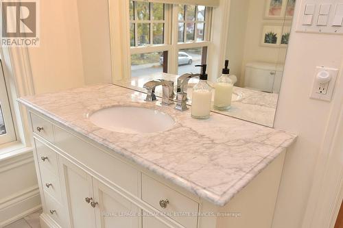 622 Woodland Avenue, Burlington, ON - Indoor Photo Showing Bathroom