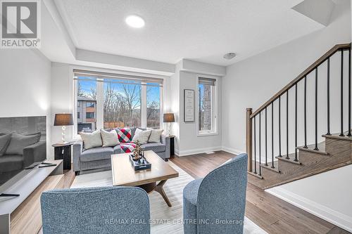 34 Briar Court, Halton Hills, ON - Indoor Photo Showing Living Room