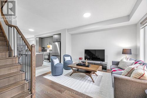 34 Briar Court, Halton Hills, ON - Indoor Photo Showing Living Room