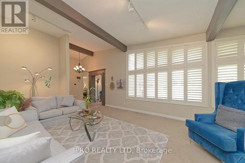 16 Cedar Drive, Caledon, ON - Indoor Photo Showing Living Room