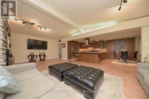 16 Cedar Drive, Caledon, ON - Indoor Photo Showing Living Room