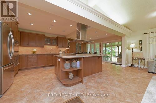 16 Cedar Drive, Caledon, ON - Indoor Photo Showing Kitchen